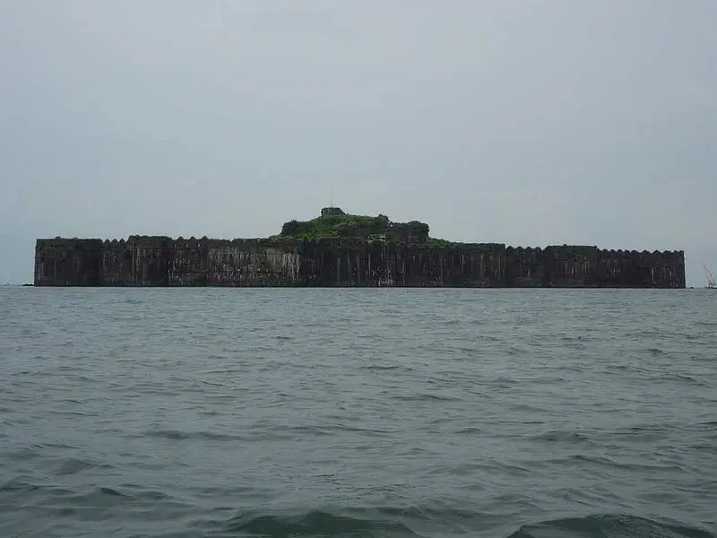 https://avathioutdoors.gumlet.io/travelGuide/dev/murud-janjira84432.jpg