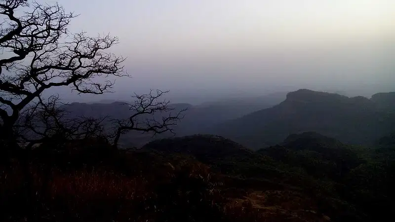 https://avathioutdoors.gumlet.io/travelGuide/dev/pachmarhi_P7509.jpg