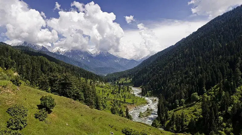 https://avathioutdoors.gumlet.io/travelGuide/dev/pahalgam_P3845.jpg