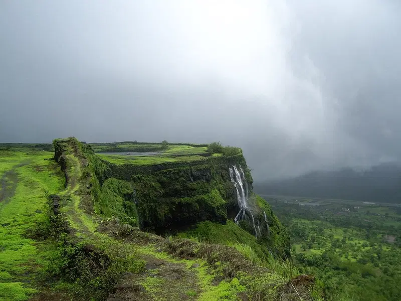 https://avathioutdoors.gumlet.io/travelGuide/dev/pune_P7949.jpg