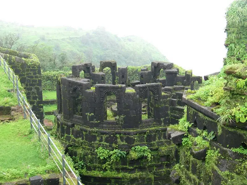 https://avathioutdoors.gumlet.io/travelGuide/dev/raigad46947.jpg