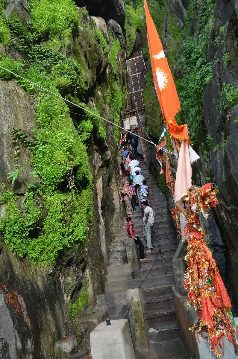 https://avathioutdoors.gumlet.io/travelGuide/dev/ranakpur_P2671.jpg