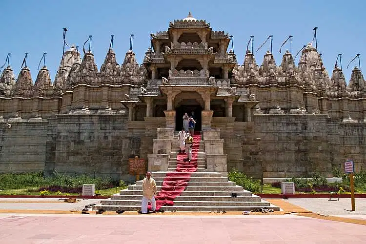 https://avathioutdoors.gumlet.io/travelGuide/dev/ranakpur_P6645.jpg