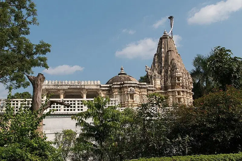https://avathioutdoors.gumlet.io/travelGuide/dev/ranakpur_P9224.jpg