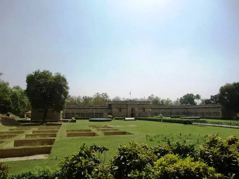 Explore Sarnath Archaeological Museum