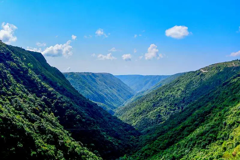 https://avathioutdoors.gumlet.io/travelGuide/dev/shillong_P3204.jpg