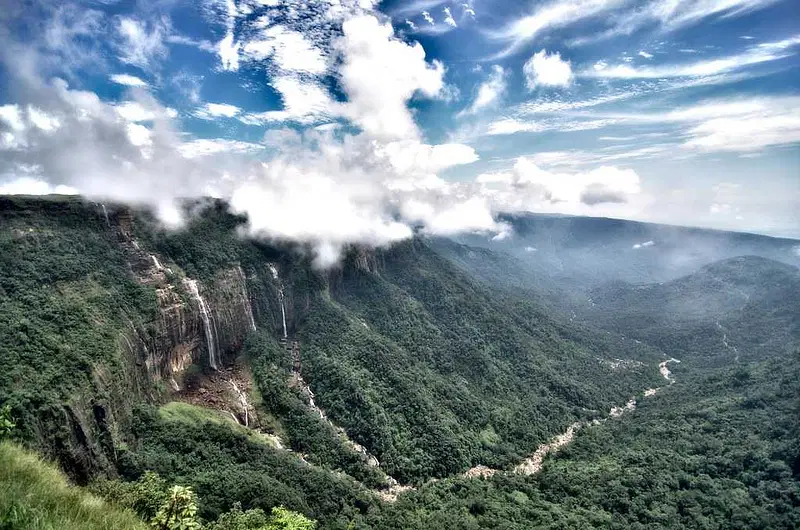 https://avathioutdoors.gumlet.io/travelGuide/dev/shillong_P8227.jpg