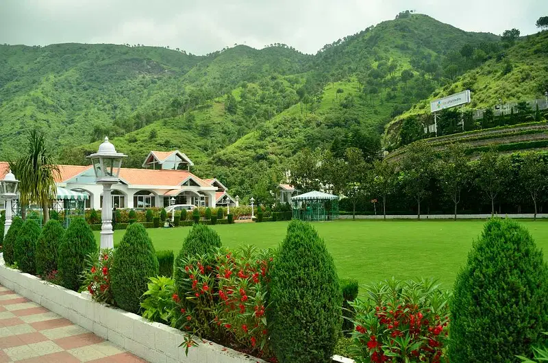 https://avathioutdoors.gumlet.io/travelGuide/dev/shoghi_P4169.jpg