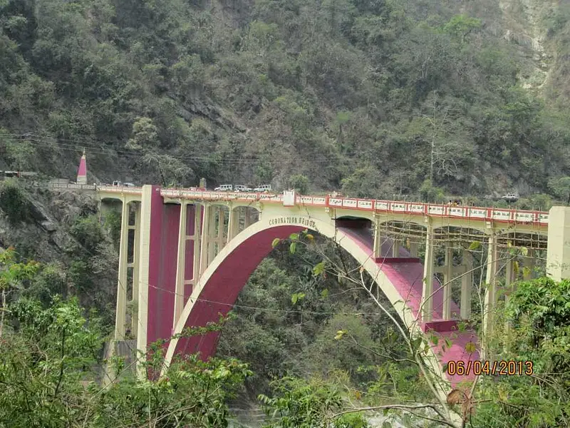 https://avathioutdoors.gumlet.io/travelGuide/dev/siliguri_P3064.jpg