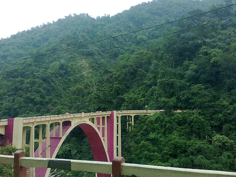 https://avathioutdoors.gumlet.io/travelGuide/dev/siliguri_P3182.jpg