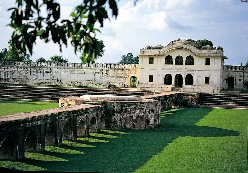 https://avathioutdoors.gumlet.io/travelGuide/dev/sirhind_P5715.jpg