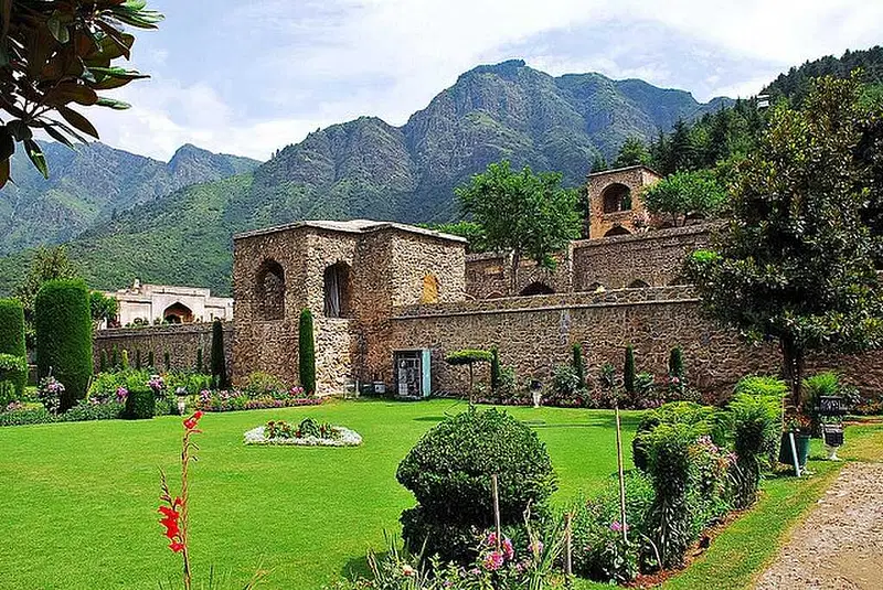 https://avathioutdoors.gumlet.io/travelGuide/dev/srinagar_P2481.jpg
