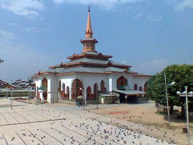 Visit Charar-i-Sharif Muslim Shrine