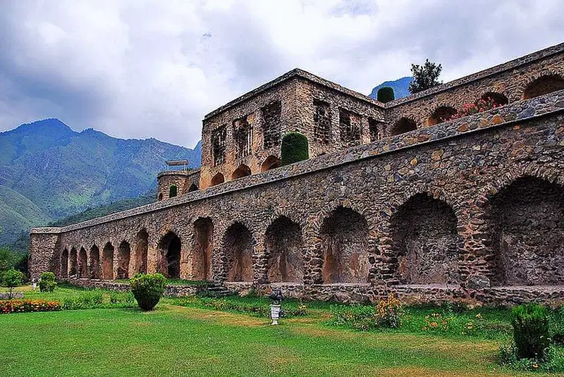 https://avathioutdoors.gumlet.io/travelGuide/dev/srinagar_P3116.jpg