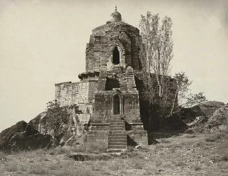 https://avathioutdoors.gumlet.io/travelGuide/dev/srinagar_P4926.jpg
