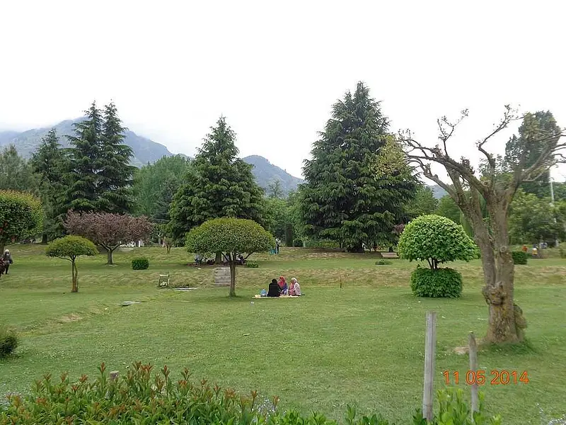 https://avathioutdoors.gumlet.io/travelGuide/dev/srinagar_P5191.jpg