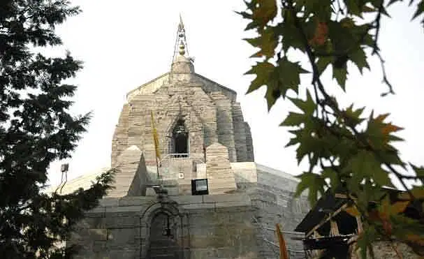 https://avathioutdoors.gumlet.io/travelGuide/dev/srinagar_P5536.jpg