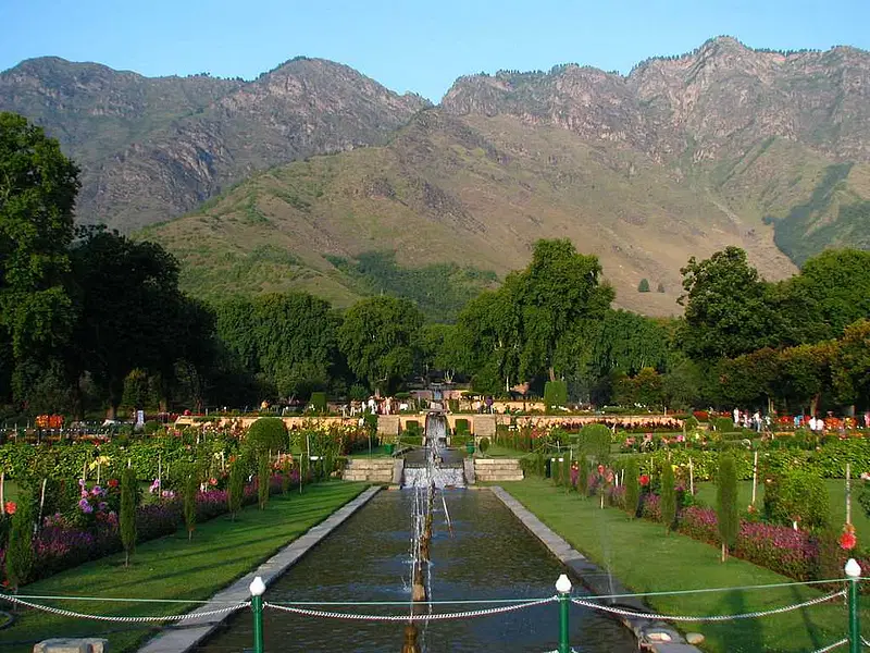 https://avathioutdoors.gumlet.io/travelGuide/dev/srinagar_P7964.jpg