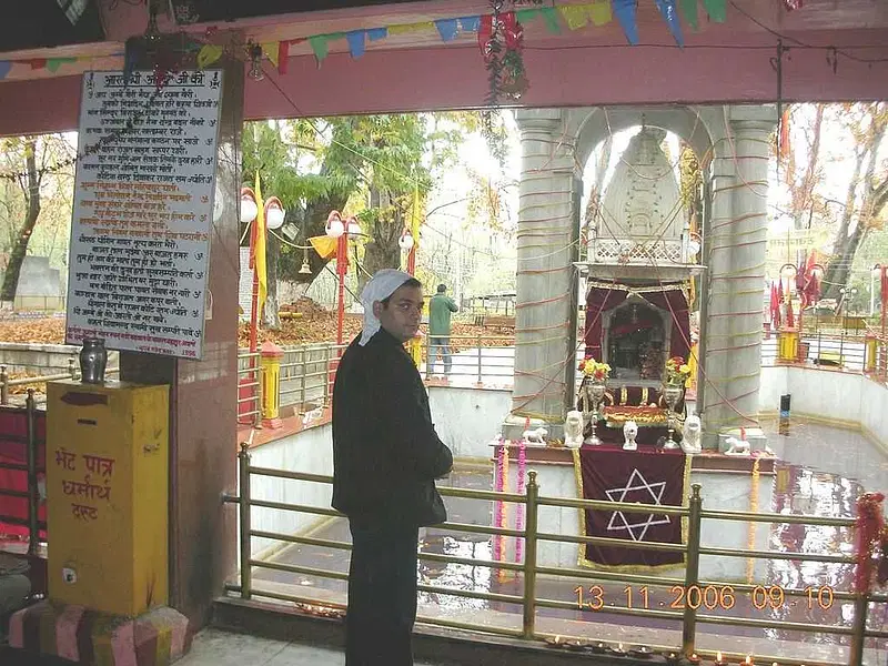 https://avathioutdoors.gumlet.io/travelGuide/dev/srinagar_P9191.jpg