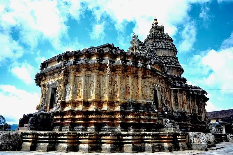 https://avathioutdoors.gumlet.io/travelGuide/dev/sringeri71989.jpg