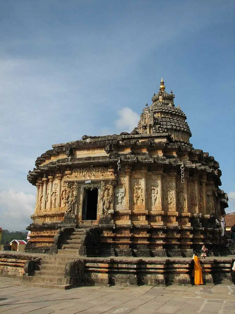 https://avathioutdoors.gumlet.io/travelGuide/dev/sringeri_P3466.jpg