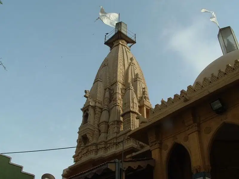 https://avathioutdoors.gumlet.io/travelGuide/dev/surat_P2241.jpg