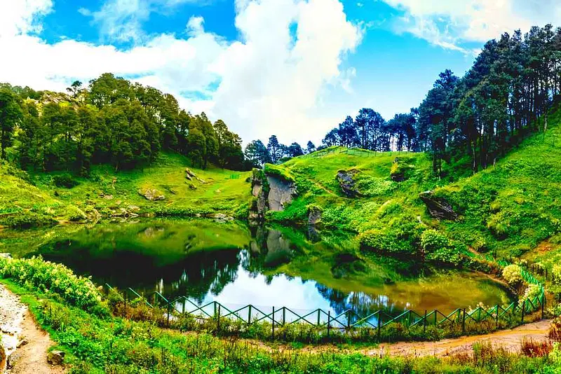 https://avathioutdoors.gumlet.io/travelGuide/dev/tirthan-valley_P8169.jpg