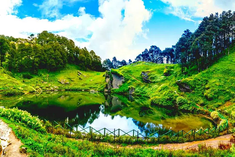 https://avathioutdoors.gumlet.io/travelGuide/dev/tirthan-valley_P9842.jpg