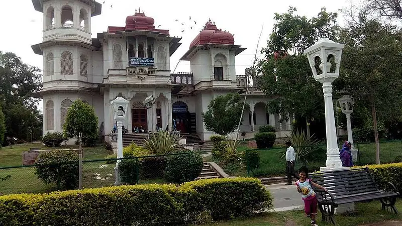 https://avathioutdoors.gumlet.io/travelGuide/dev/udaipur_P1914.jpg
