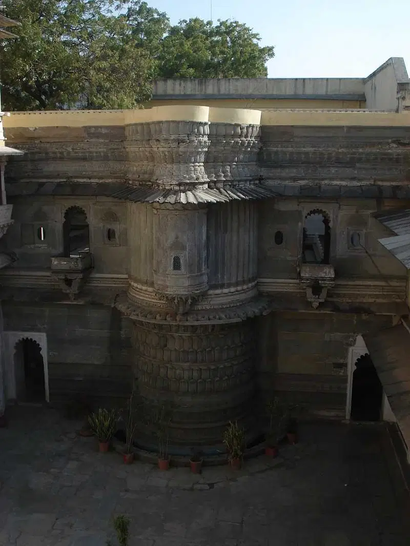 https://avathioutdoors.gumlet.io/travelGuide/dev/udaipur_P2598.jpg