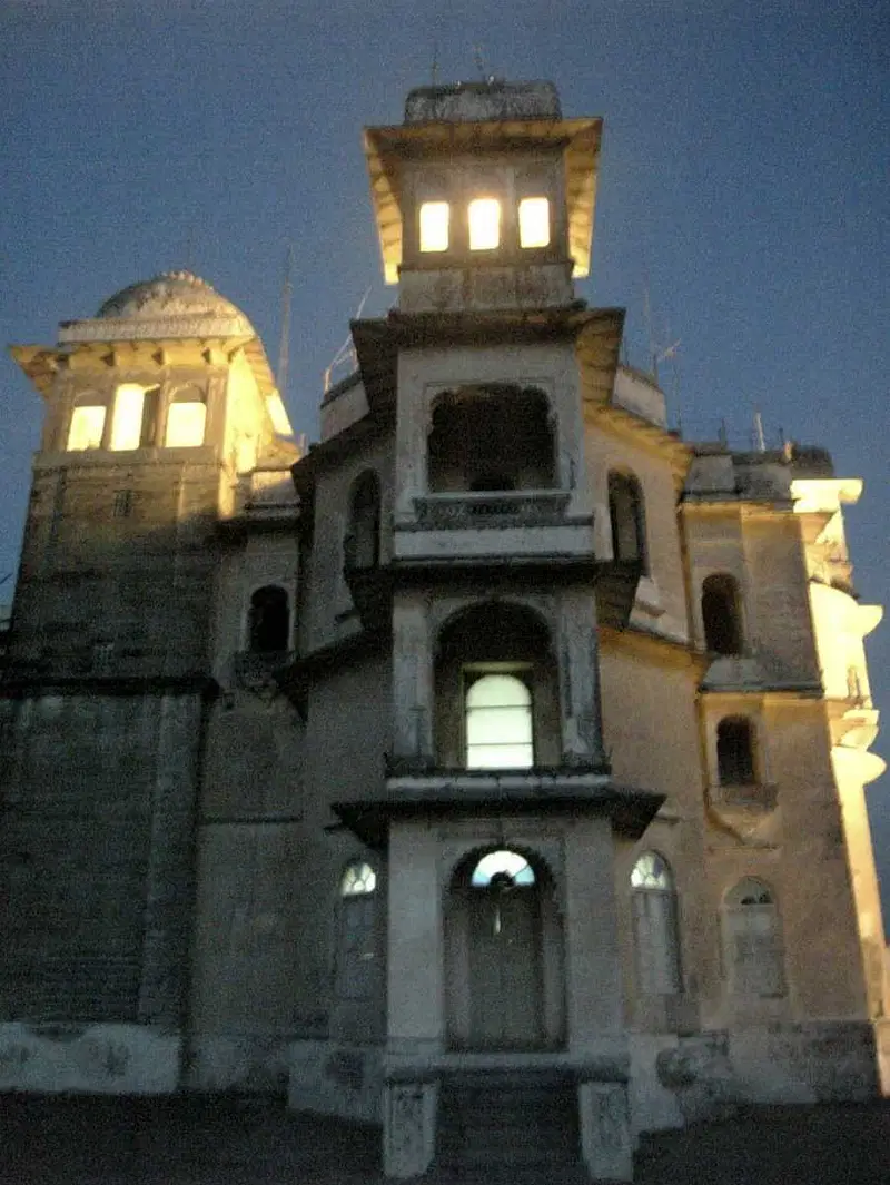 https://avathioutdoors.gumlet.io/travelGuide/dev/udaipur_P4495.jpg