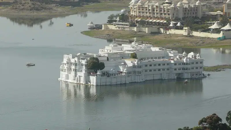 https://avathioutdoors.gumlet.io/travelGuide/dev/udaipur_P6482.jpg