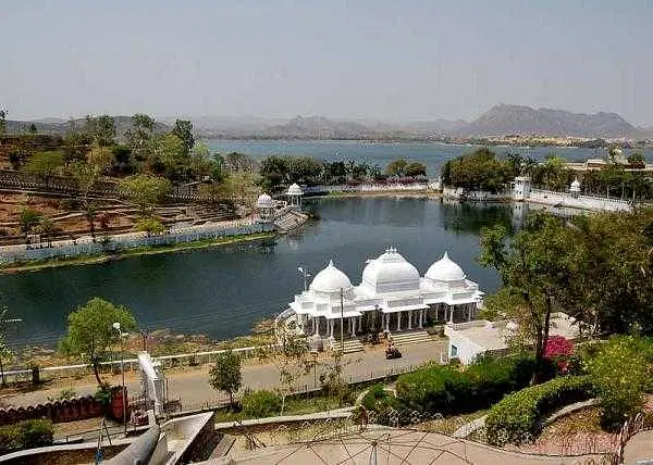 https://avathioutdoors.gumlet.io/travelGuide/dev/udaipur_P7769.jpg