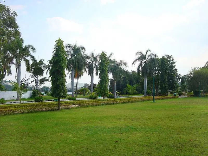 Visit Nehru Garden on Fateh Sagar Lake
