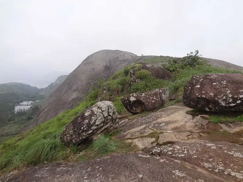 https://avathioutdoors.gumlet.io/travelGuide/dev/vagamon_P1905.jpg
