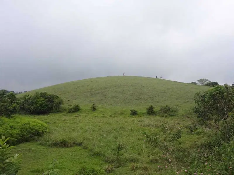 https://avathioutdoors.gumlet.io/travelGuide/dev/vagamon_P1988.jpg