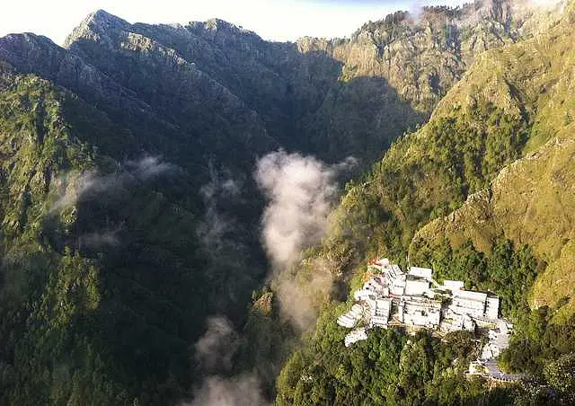 https://avathioutdoors.gumlet.io/travelGuide/dev/vaishno-devi56095.jpg