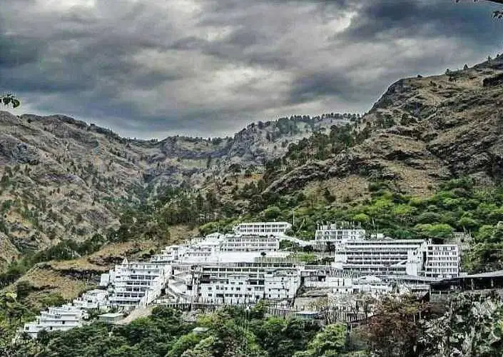 https://avathioutdoors.gumlet.io/travelGuide/dev/vaishno-devi_P6603.jpg