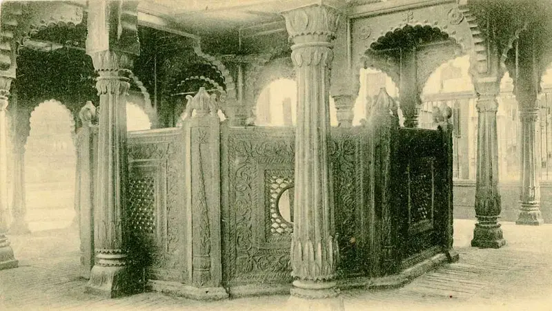 Explore Gyan Vapi Well at Kashi Vishwanath Temple