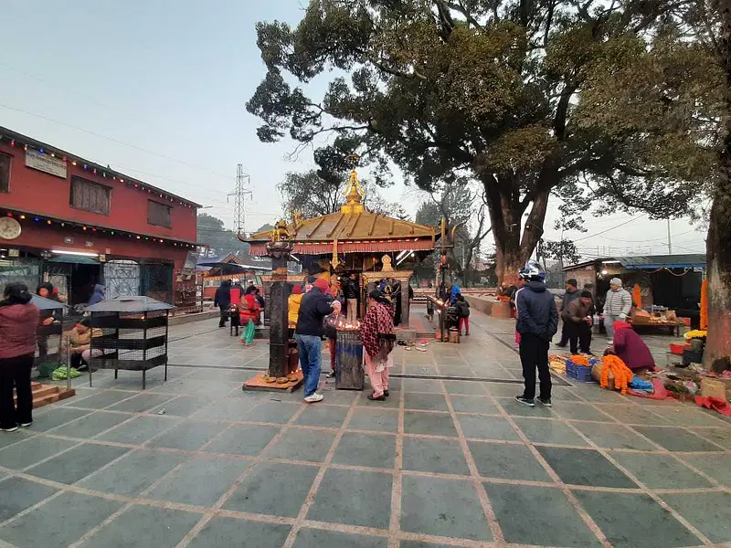 https://avathioutdoors.gumlet.io/travelGuide/dev/varanasi_P2821.jpg