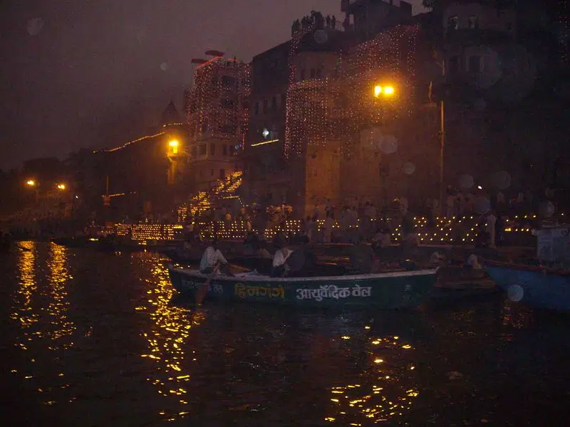 https://avathioutdoors.gumlet.io/travelGuide/dev/varanasi_P5988.jpg