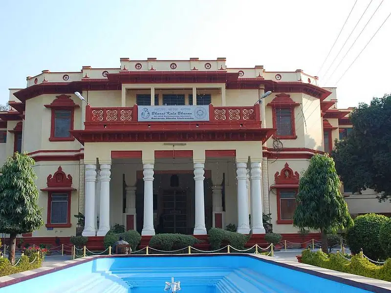 https://avathioutdoors.gumlet.io/travelGuide/dev/varanasi_P7824.jpg