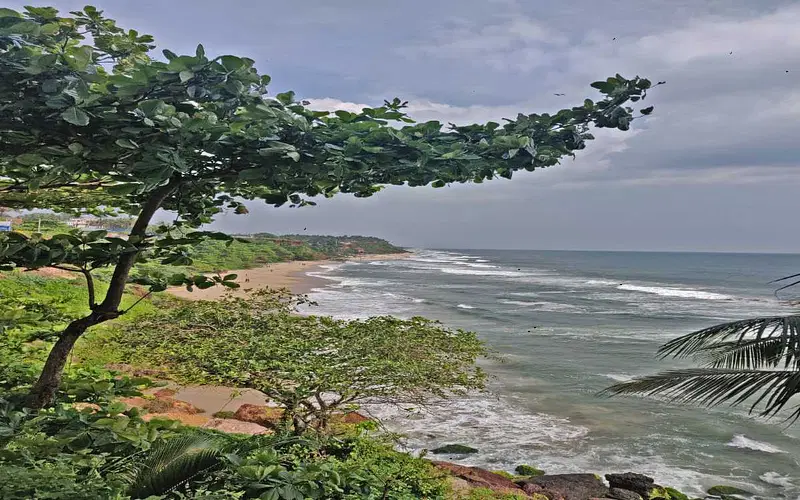 https://avathioutdoors.gumlet.io/travelGuide/dev/varkala_P5612.jpg