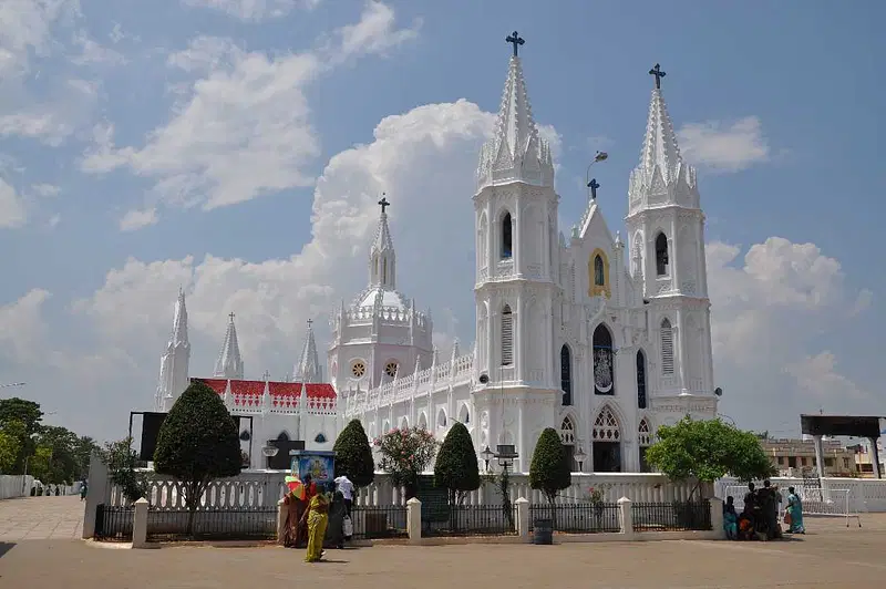 https://avathioutdoors.gumlet.io/travelGuide/dev/velankanni_P8618.jpg