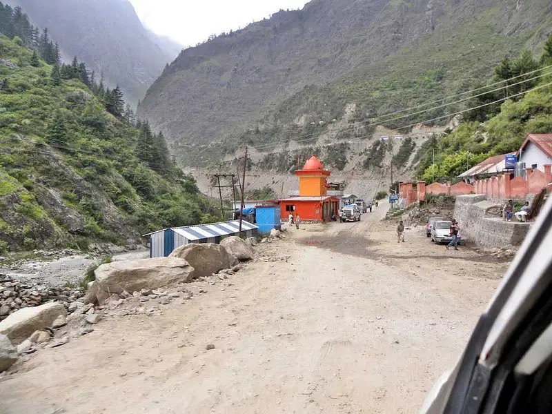 https://avathioutdoors.gumlet.io/travelGuide/dev/yamunotri_P4634.jpg