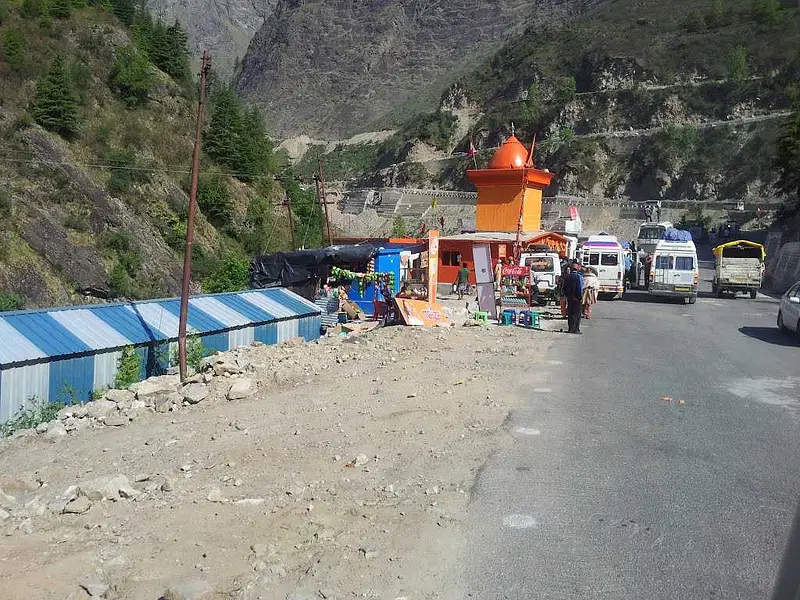 https://avathioutdoors.gumlet.io/travelGuide/dev/yamunotri_P9919.jpg